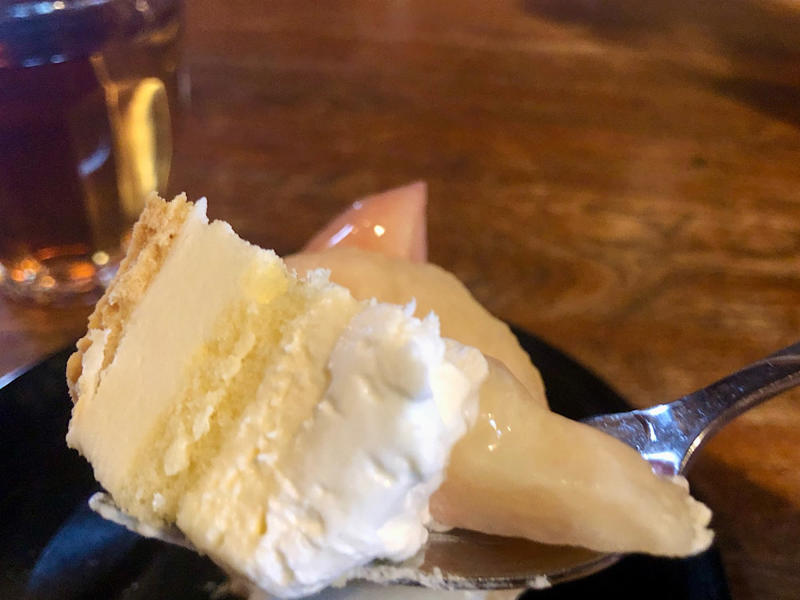 さっぱりジューシーな味わいとソフトなかき氷のような食感が最高, 白桃と粒餡、ホイップクリームの絶妙なバランスがイイ！, みずみずしい白桃の甘さと、爽やかなレアチーズクリームの酸味の組み合わせがベストマッチすぎ, 白桃の風味を味わえる、しっかり甘いホイップクリームがしみじみと美味しい
