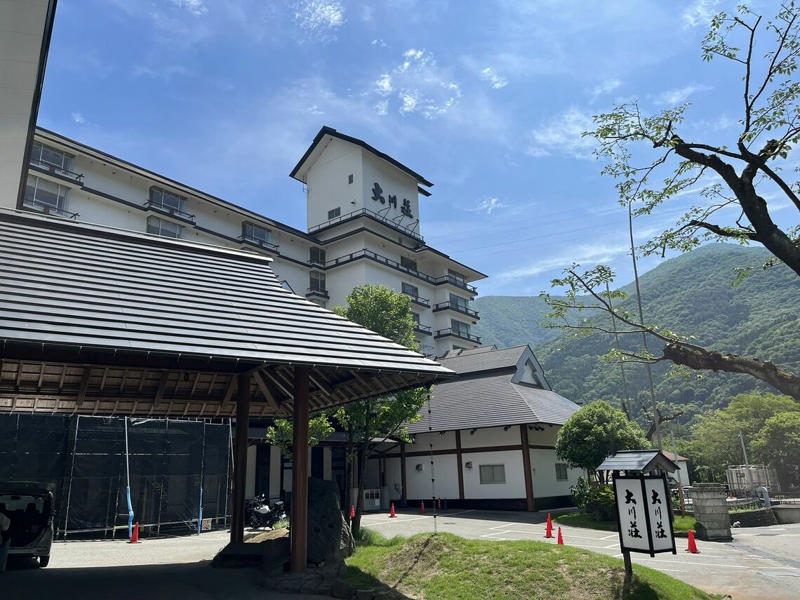 実は「聖地」だと公式認定はないが…, 公式も認めた「主人公たちの出身地」, 作中でキーになる「藤」の名所といえば, 「無限城」の舞台は会津若松にあった, 見どころ満載な「大川荘」