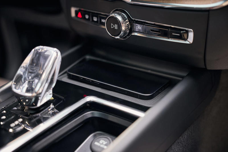 New Exterior Colors, Meaningful Interior Upgrades, Still Some Actual Hard Buttons, Just Tap It In, Snapdragon for Snappier Processing Speeds, Powertrains Carry Over, Need the Ohlins Dampers?, Pricing Starts at k, XC60 Assembly Coming to USA
