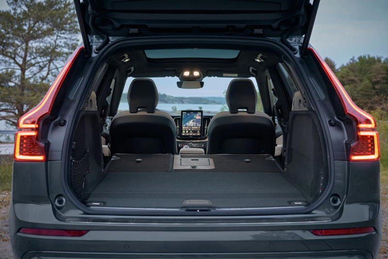 New Exterior Colors, Meaningful Interior Upgrades, Still Some Actual Hard Buttons, Just Tap It In, Snapdragon for Snappier Processing Speeds, Powertrains Carry Over, Need the Ohlins Dampers?, Pricing Starts at k, XC60 Assembly Coming to USA