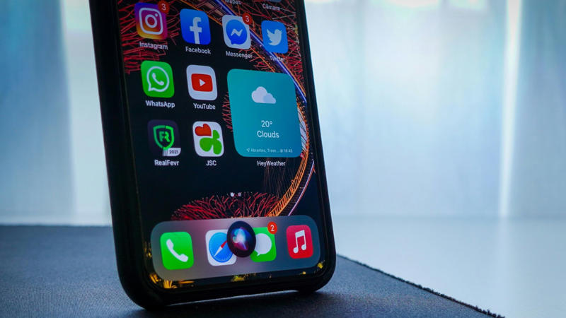 9. Siri 1. Butterfly Keyboard, 2. Lightning to 3.5 Dongles, 3. iTunes, 4. The Round Mouse, 5. iPod Socks, 6. Charger Cables, 7. The Mac Touch Bar, 8. Magic Mouse, 10. Vision Pro, 1. Mac Mini, 2. iPhone 16, 3. MacBook Pro M4, 4. iMac G3, 5. M4 iPad Pro, 6. Magic Keyboard, 7. AirTag, 8. iPhone 4, 9. iPad 1st Generation, 10. iPod 1st Generation