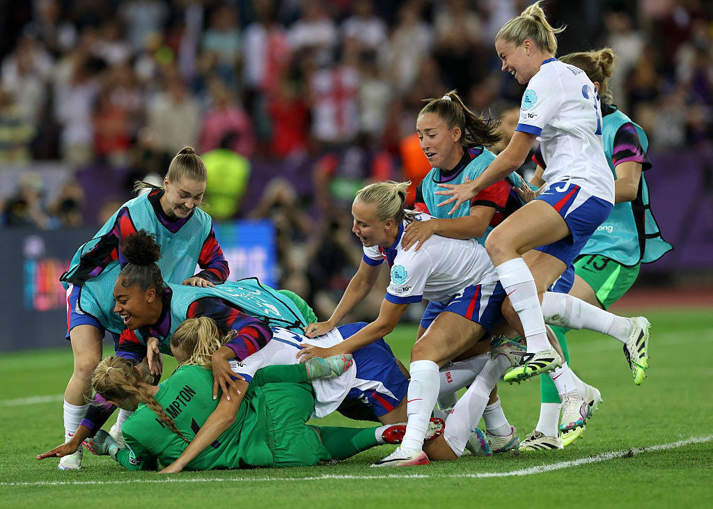 England v Sweden LIVE: Women's Euro 2025 latest updates , Beth Mead reacts to 'emotional' England victory, Hannah Hampton: England heading in ‘right direction’ after dramatic penalty win, Leah Williamson on her ankle injury, England through to Euro 2025 semi-finals