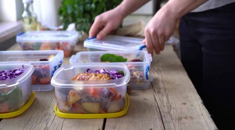 Do store leftovers in shallow containers Do clean up spills quickly, Do clean fruits with a scrub brush, Do replace your sponges regularly, Do keep in mind acidity when it comes to canned foods, Do keep marinated food in the refrigerator, Do put away your groceries quickly, Do store leftovers in shallow containers, Do use a food thermometer, Don't wash raw meat, Don't simply trust expiration dates, Don't crack your eggs in the bowl, Don't use sponges on countertops, Don't keep household cleaners in the pantry