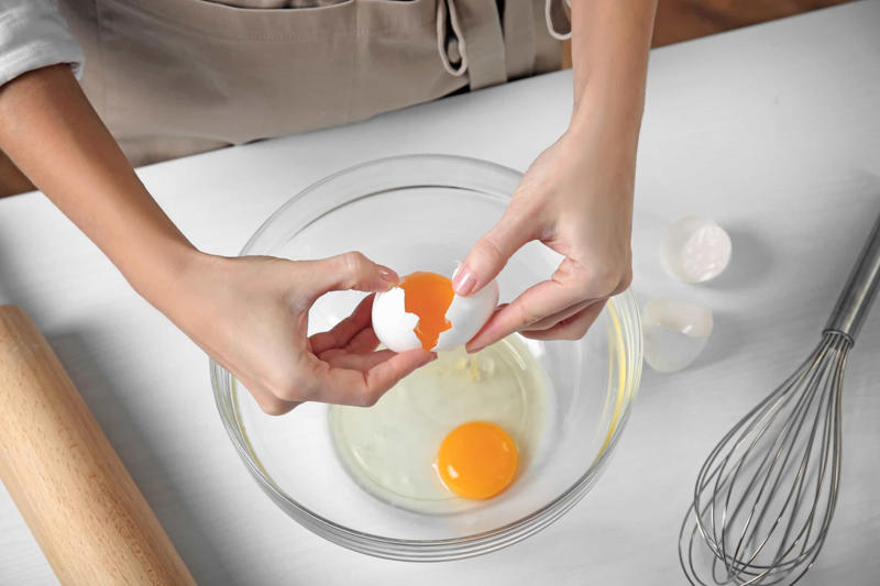 Don't crack your eggs in the bowl Do clean up spills quickly, Do clean fruits with a scrub brush, Do replace your sponges regularly, Do keep in mind acidity when it comes to canned foods, Do keep marinated food in the refrigerator, Do put away your groceries quickly, Do store leftovers in shallow containers, Do use a food thermometer, Don't wash raw meat, Don't simply trust expiration dates, Don't crack your eggs in the bowl, Don't use sponges on countertops, Don't keep household cleaners in the pantry