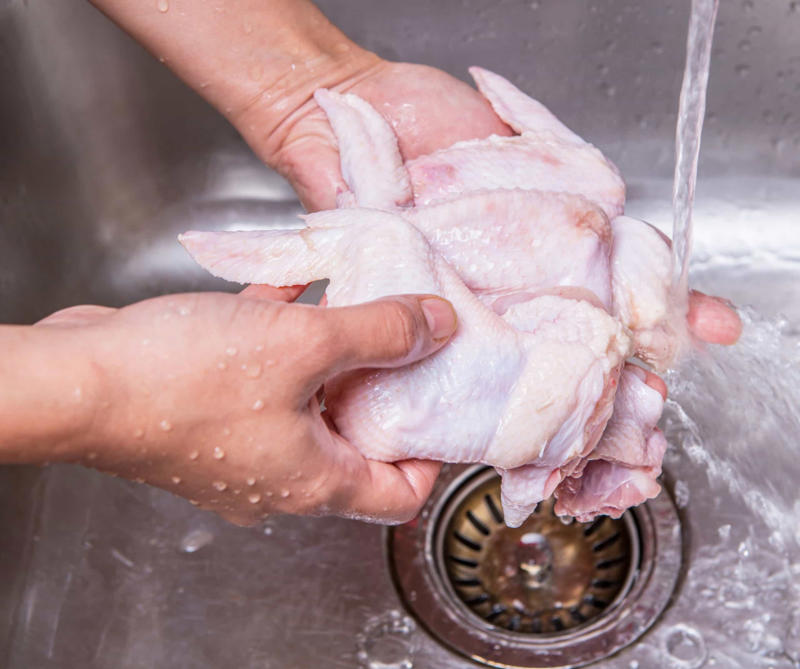 Don't wash raw meat Do clean up spills quickly, Do clean fruits with a scrub brush, Do replace your sponges regularly, Do keep in mind acidity when it comes to canned foods, Do keep marinated food in the refrigerator, Do put away your groceries quickly, Do store leftovers in shallow containers, Do use a food thermometer, Don't wash raw meat, Don't simply trust expiration dates, Don't crack your eggs in the bowl, Don't use sponges on countertops, Don't keep household cleaners in the pantry