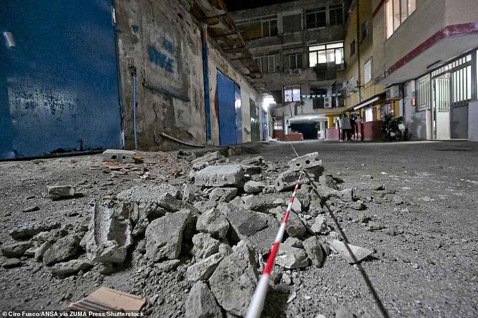 Powerful earthquake jolts Naples, sending residents fleeing