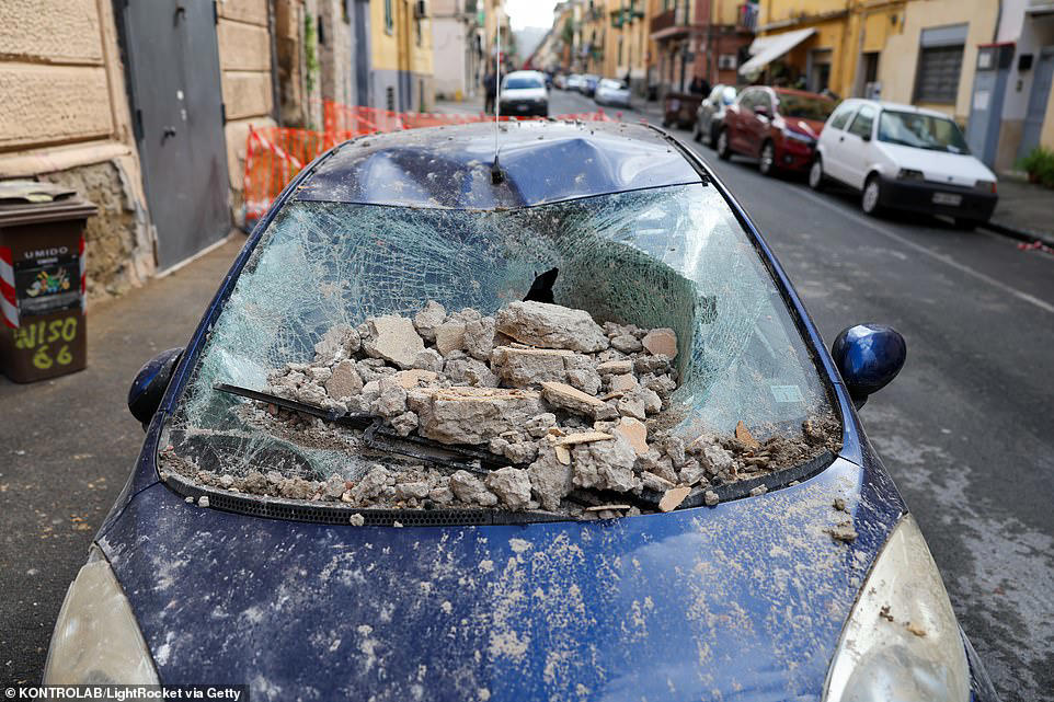 Powerful earthquake jolts Naples, sending residents fleeing