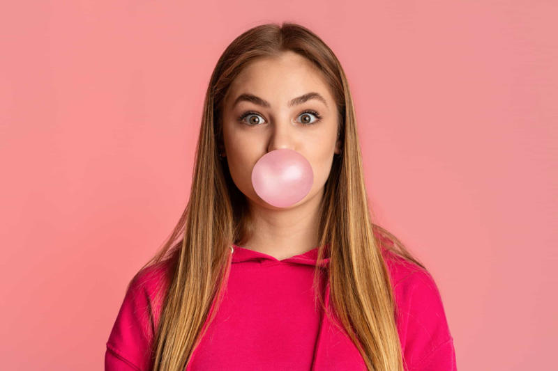 Distract yourself Touching our faces, Licking our lips, Rubbing our eyes, Popping pimples, Using rubber bands, Using heat, Overwashing our hair, Not washing pillow cases, Biting our nails, Cover your nails, Distract yourself, Get a manicure, Eat well, Keep nails short, Apply cream