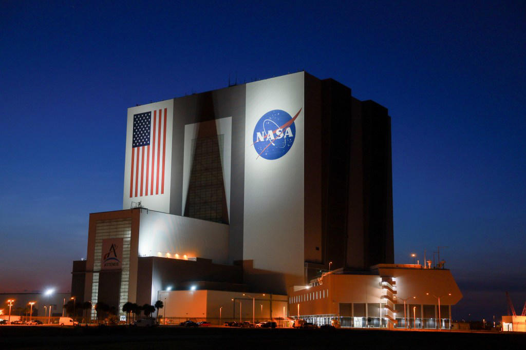 What was claimed?, Fact check, Fact Check, When was the Moon landing?, Are humans going back to the Moon?