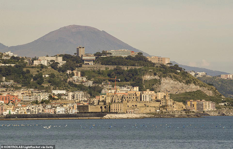 Powerful earthquake jolts Naples, sending residents fleeing