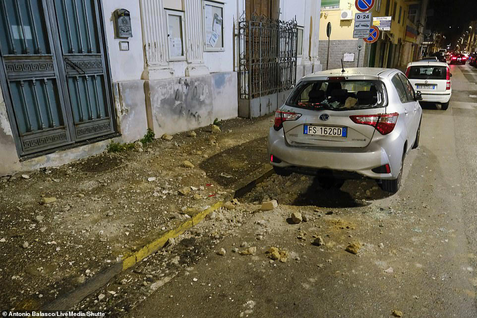 Powerful earthquake jolts Naples, sending residents fleeing