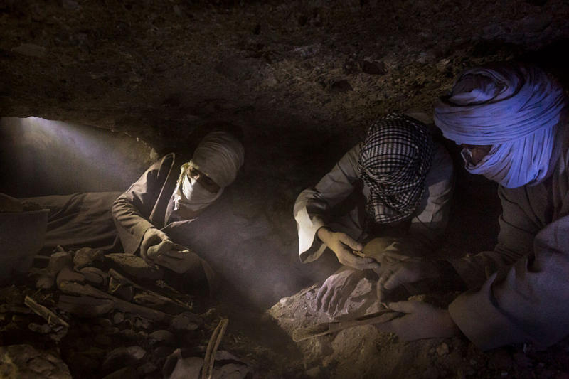 Shaping Egypt’s history, The afterlife and its treasures, The history of tomb robbing, Special skills, Stealing in silence, Early tombs, Deception, A doorway for thieves, The encouragement of kings, A network of criminals, Erasing vital historical details, The rise of Egyptomania, Taking mummies as trophies, Museum controversies, Colonialism, Through the black market