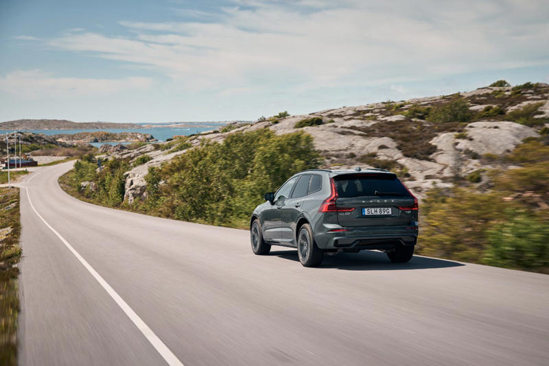 New Exterior Colors, Meaningful Interior Upgrades, Still Some Actual Hard Buttons, Just Tap It In, Snapdragon for Snappier Processing Speeds, Powertrains Carry Over, Need the Ohlins Dampers?, Pricing Starts at k, XC60 Assembly Coming to USA