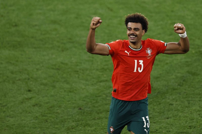 Latest transfer news headlines, Isak considering 'all options', Thiago Silva's son signs Chelsea scholarship, Timothy Weah agrees terms with Ligue 1 side, Marcus Rashford lands in Barcelona, James Trafford agrees City return, Wissa agrees terms with Newcastle, BlueCo shenanigans continue, Evan Ferguson to complete Roma switch, Alvaro Morata finds new club, Rashford en route to Spain, Gabriel Magalhães on Viktor Gyokeres, Galatasaray confident of landing Ederson, Mbeumo agrees contract as United eye strikers, Nunez bags hat-trick, Man Utd face Mbeumo issue, Mosquera latest, Liverpool book Ekitike medical, Gibbs-White claim confirmed, Simons interest, DONE DEAL, Nunez deal off, Gyokeres to Man Utd rumour addressed, Keeley leaves Spurs, Bayern prepare fresh Luis Diaz bid, Arsenal tour squad, Chelsea set Renato Veiga asking price, Howe voices frustrations, Potter delighted with new West Ham signing, Man City eye Trafford deal, Galatasaray make Ederson bid, Sancho to join Juventus, Walker-Peters shirt number, Rodrygo latest, DONE DEAL, Ekitike to Liverpool imminent?, Aubameyang finds new home, Arsenal take big step towards Gyokeres deal, Isak latest, Tottenham in talks for Joao Palhinha, Liverpool close in on £82m Ekitike, Liverpool to bid again for Ekitike, Sesko wants to join Man Utd, Patrick Bamford update..., Evan Ferguson to Roma, Bayern prepare fresh Diaz bid, Amorim pleased with new signing, Arsenal take new signings to Singapore, Aubameyang finds new home, Arsenal close to Gyokeres agreement, Napoli drop interest in Nunez, Napoli make Osimhen decision, Gibbs-White transfer twist, Isak not in Newcastle squad, Ferguson set for Roma, Real to extend two key contracts, Barca advancing on Rashford deal, United eye midfielder, Keeley leaves Spurs, DONE DEAL! Villa sign LASK teenager, DONE DEAL! Leeds sign Stach, Isak open to Saudi switch, Auba back to Marseille, Fenerbahce set for PSG double swoop, Vinicius Jr targeted for Saudi Pro League move, Sancho to Forest?, Arsenal accidentally leak image of FIFTH summer signing, Newcastle confirm signing, Nwaneri signs, Man Utd book Mbeumo medical, DONE DEAL, Isak 'wants' Liverpool move, Tottenham register Zabarnyi interest, Simons interest, Man City rival Newcastle for Trafford, DONE DEAL!, Wissa is keen to leave Brentford, Madueke tipped for Arsenal left wing as key Martinelli difference revealed, DONE DEAL: Sels extends Forest stay, Leverkusen hope to hold on to Xhaka, City name preferred goalkeeper replacement, Maddison back in training but Kulusevski remains absent, Madueke to miss preseason tour, Jackson expected to stay at Chelsea, Ademola Lookman eyes Inter switch, Isak open to Saudi switch, Frank says risk of sack drove his desire to join Spurs, Madueke confirms Chelsea departure, DONE DEAL: Danilo completes Botafogo switch