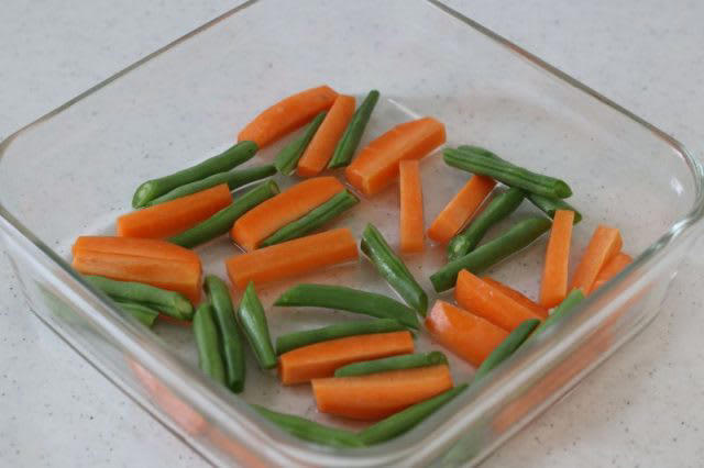 レンジ1回加熱でOK！「豚の大葉みそ巻き」「野菜のおかか和え」2品弁当, 豚の大葉みそ巻き（ごままぶし）, 野菜のおかか和え, 2品弁当の詰め方プロセス, 「心が楽になる2品弁当」のルール