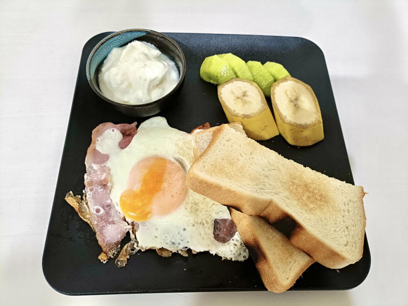 朝ごはんは固定＆家電パワーでラクラク, 朝は簡単に「お弁当用のおかず」を食べる, 好きなものを好きなだけ！ビュッフェ形式の朝ごはん, 寝起き1秒でキッチンに立てる！？10分で完成「固定メニュー」, 朝の救世主…！カルディの絶品チュロス, 10年以上「まごわやさしい」朝ごはんを固定, 朝食は出すだけ！5分で完成、胃袋満足ごはん