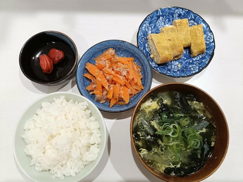 朝ごはんは固定＆家電パワーでラクラク, 朝は簡単に「お弁当用のおかず」を食べる, 好きなものを好きなだけ！ビュッフェ形式の朝ごはん, 寝起き1秒でキッチンに立てる！？10分で完成「固定メニュー」, 朝の救世主…！カルディの絶品チュロス, 10年以上「まごわやさしい」朝ごはんを固定, 朝食は出すだけ！5分で完成、胃袋満足ごはん