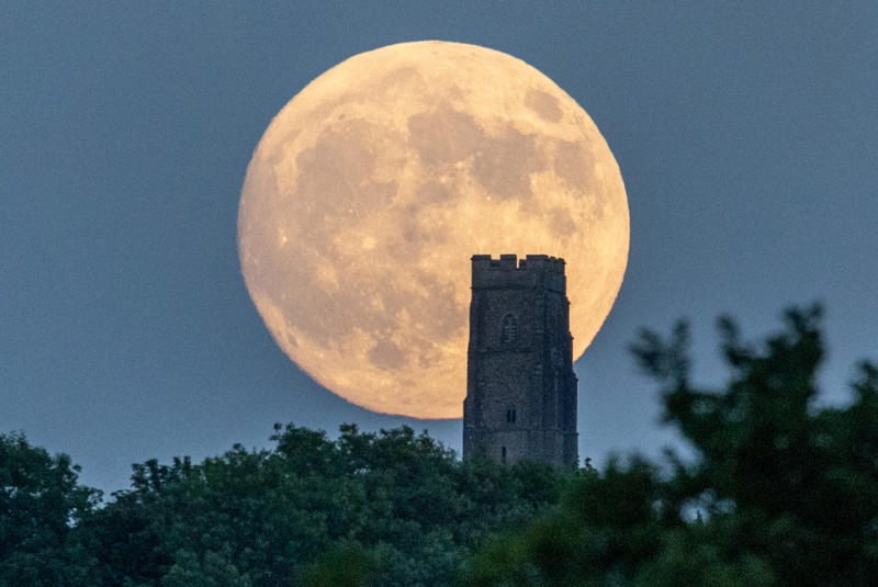 Fascinating and lesser-known facts about the Moon The United Nations has an Outer Space Treaty, The Moon is the Earth's only natural satellite, The Apollo astronauts left more than just a flag behind, Each month's Full Moon has its own name, The Moon is lemon-shaped, Earth's Moon is the fifth-largest in our solar system, The Moon was once a hotbed of volcanic activity, The Moon can influence Earth by gravity, There's a body buried on the Moon, A full day on the Moon is much longer than on Earth, Sunlight passing through Earth's atmosphere changes the color of the Moon, The Moon is 81 times lighter than Earth