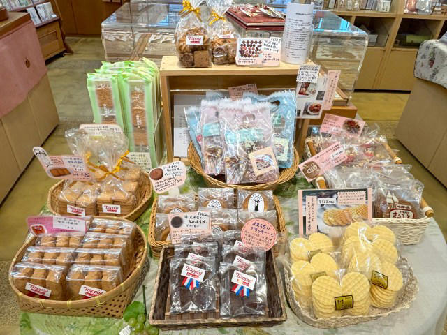 ・修道院が作るお菓子, ・全国各地の修道院のお菓子が集合, ・素朴で美しいお菓子たち, ・香ばしいゴーフレット系