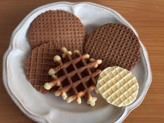 ・修道院が作るお菓子, ・全国各地の修道院のお菓子が集合, ・素朴で美しいお菓子たち, ・香ばしいゴーフレット系