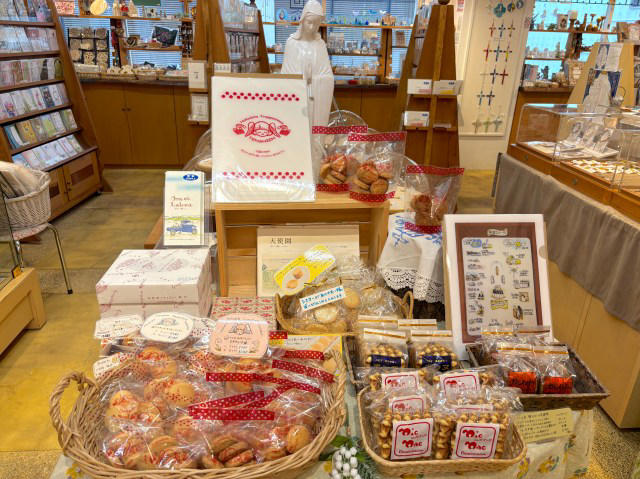 ・修道院が作るお菓子, ・全国各地の修道院のお菓子が集合, ・素朴で美しいお菓子たち, ・香ばしいゴーフレット系