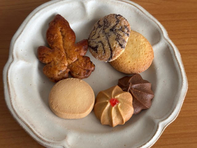 ・修道院が作るお菓子, ・全国各地の修道院のお菓子が集合, ・素朴で美しいお菓子たち, ・香ばしいゴーフレット系