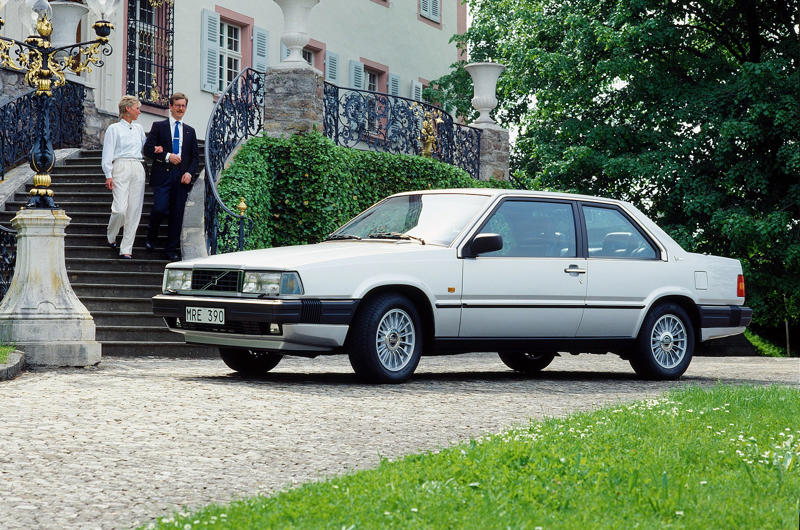 Volvo 780 (1985) Wars, high fuel prices and rampant inflation., Subaru BRAT (1977), Plymouth Sapporo (1978), Midas Bronze (1978), Alfa Romeo Alfa 6 (1979), Buick Century Turbo Coupe (1979), Stevens Cipher (1980), Chevrolet Citation X-11 (1980), Dodge Mirada (1980), AMC Eagle Kammback (1981), Jeep CJ-8 (1981), Ford EXP (1982), Lincoln Continental Turbodiesel (1983), Isuzu Impulse (1983), Marcos Mantula (1983), Zimmer Quicksilver (1984), UMM Alter (1984), Pontiac Sunbird (1984), Chrysler Laser (1984), Dodge Omni GLH (1984), MVS Venturi (1984), Pontiac Fiero (1984), CXA CX (1985), Volvo 780 (1985), Naylor TF (1985), Merkur XR4Ti (1985), Daihatsu Cuore Avanzato TR-XX R4 (1985), UVA F33 (1986), Suzuki Samurai (1986), BMW Z1 (1988), Chevrolet Beretta GTU (1988), Buick Reatta (1988), Daihatsu Rocky (1988), Chrysler TC by Maserati (1988), Lexus ES (first generation,1989), Bertone Freeclimber (1989), LaForza 5-litre (1989), Dodge Dakota Sport Convertible (1989), Vegantune Evante Mk2 (1990), Cadillac Cimarron (1982)
