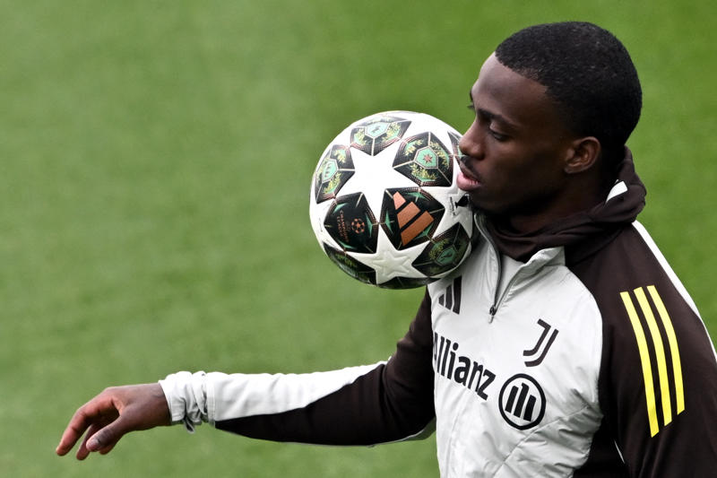 Latest transfer news headlines, Isak considering 'all options', Thiago Silva's son signs Chelsea scholarship, Timothy Weah agrees terms with Ligue 1 side, Marcus Rashford lands in Barcelona, James Trafford agrees City return, Wissa agrees terms with Newcastle, BlueCo shenanigans continue, Evan Ferguson to complete Roma switch, Alvaro Morata finds new club, Rashford en route to Spain, Gabriel Magalhães on Viktor Gyokeres, Galatasaray confident of landing Ederson, Mbeumo agrees contract as United eye strikers, Nunez bags hat-trick, Man Utd face Mbeumo issue, Mosquera latest, Liverpool book Ekitike medical, Gibbs-White claim confirmed, Simons interest, DONE DEAL, Nunez deal off, Gyokeres to Man Utd rumour addressed, Keeley leaves Spurs, Bayern prepare fresh Luis Diaz bid, Arsenal tour squad, Chelsea set Renato Veiga asking price, Howe voices frustrations, Potter delighted with new West Ham signing, Man City eye Trafford deal, Galatasaray make Ederson bid, Sancho to join Juventus, Walker-Peters shirt number, Rodrygo latest, DONE DEAL, Ekitike to Liverpool imminent?, Aubameyang finds new home, Arsenal take big step towards Gyokeres deal, Isak latest, Tottenham in talks for Joao Palhinha, Liverpool close in on £82m Ekitike, Liverpool to bid again for Ekitike, Sesko wants to join Man Utd, Patrick Bamford update..., Evan Ferguson to Roma, Bayern prepare fresh Diaz bid, Amorim pleased with new signing, Arsenal take new signings to Singapore, Aubameyang finds new home, Arsenal close to Gyokeres agreement, Napoli drop interest in Nunez, Napoli make Osimhen decision, Gibbs-White transfer twist, Isak not in Newcastle squad, Ferguson set for Roma, Real to extend two key contracts, Barca advancing on Rashford deal, United eye midfielder, Keeley leaves Spurs, DONE DEAL! Villa sign LASK teenager, DONE DEAL! Leeds sign Stach, Isak open to Saudi switch, Auba back to Marseille, Fenerbahce set for PSG double swoop, Vinicius Jr targeted for Saudi Pro League move, Sancho to Forest?, Arsenal accidentally leak image of FIFTH summer signing, Newcastle confirm signing, Nwaneri signs, Man Utd book Mbeumo medical, DONE DEAL, Isak 'wants' Liverpool move, Tottenham register Zabarnyi interest, Simons interest, Man City rival Newcastle for Trafford, DONE DEAL!, Wissa is keen to leave Brentford, Madueke tipped for Arsenal left wing as key Martinelli difference revealed, DONE DEAL: Sels extends Forest stay, Leverkusen hope to hold on to Xhaka, City name preferred goalkeeper replacement, Maddison back in training but Kulusevski remains absent, Madueke to miss preseason tour, Jackson expected to stay at Chelsea, Ademola Lookman eyes Inter switch, Isak open to Saudi switch, Frank says risk of sack drove his desire to join Spurs, Madueke confirms Chelsea departure, DONE DEAL: Danilo completes Botafogo switch