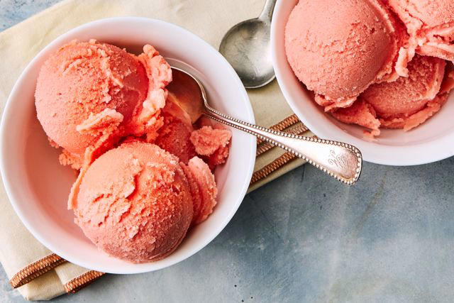 How To Choose A Ripe Watermelon, How To Store A Whole Watermelon, How To Cut A Whole Watermelon, The Best Way To Store Cut Watermelon, Can I Freeze Leftover Watermelon?, Signs of Spoilage