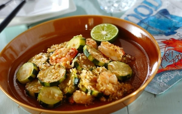 鮭のスダチホイル焼き, サバと玉ネギの和え物, エリンギの塩炒め, ズッキーニとエビの薬味サラダ, スダチしらすご飯, ミルクゼリースダチシロップがけ