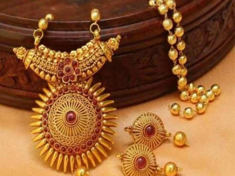 In June, 90 tonnes of gold were sold, marking a significant withdrawal from the Shanghai Gold Exchange (SGE). This figure is notably below the 10-year average, with total withdrawals in the first half of the year reaching 678 tonnes, an 18% decline from the previous year. Gold prices surged by 23% in US dollars and 21% in Chinese yuan (RMB) during the first half, the fastest growth rate since 2016.