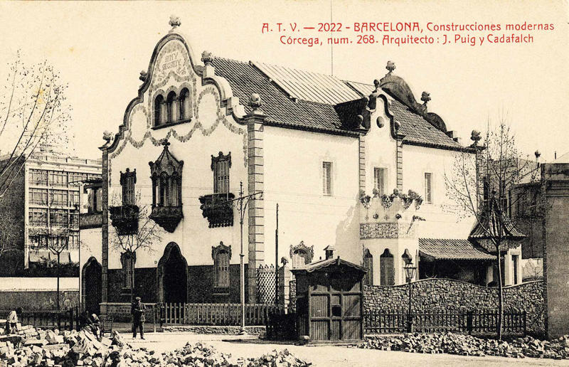 These vanished estates only exist in photographs, Lord Strathcona's house, Quebec, Canada: demolished in 1941, Lord Strathcona's house: an epicentre of high society, Palais Lanckoroński, Vienna, Austria: bombed in 1945, Palais Lanckoroński: a casualty of the Second World War, Eaton Hall, Cheshire, UK: demolished in 1963, Eaton Hall: a Victorian Gothic masterpiece, Schloss Neustrelitz, Mecklenburg-Vorpommern, Germany: burnt down in 1945, Schloss Neustrelitz: where history was made, Vanderbilt Triple Palace, New York, USA: demolished in the 1940s, Vanderbilt Triple Palace: the jewel of Fifth Avenue, Casa Trinxet, Barcelona, Spain: demolished in 1967, Casa Trinxet: Barcelona's Art Nouveau marvel, Unzué Palace, Buenos Aires, Argentina: demolished in 1956, Unzué Palace: lost to a political coup, Potter Palmer Mansion, Illinois, USA: demolished in 1950, Potter Palmer Mansion: an ode to Impressionist art, Château de Saint-Cloud, Hauts-de-Seine, France: burned down in 1870, Château de Saint-Cloud: a gilded royal estate, Kilbryde, Auckland, New Zealand: demolished in 1924, Kilbryde: adorned with breathtaking frescoes