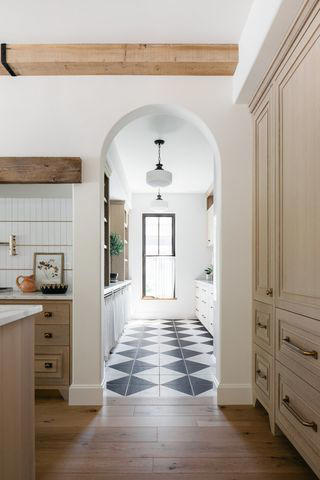 Broken-Plan Layout, Back Kitchens, Invisible Kitchens, Multifunctional Islands, Classic Kitchen Layouts, Tips for Tweaking an Open-Plan Layout