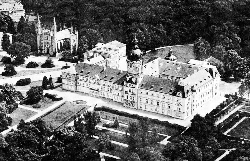 These vanished estates only exist in photographs, Lord Strathcona's house, Quebec, Canada: demolished in 1941, Lord Strathcona's house: an epicentre of high society, Palais Lanckoroński, Vienna, Austria: bombed in 1945, Palais Lanckoroński: a casualty of the Second World War, Eaton Hall, Cheshire, UK: demolished in 1963, Eaton Hall: a Victorian Gothic masterpiece, Schloss Neustrelitz, Mecklenburg-Vorpommern, Germany: burnt down in 1945, Schloss Neustrelitz: where history was made, Vanderbilt Triple Palace, New York, USA: demolished in the 1940s, Vanderbilt Triple Palace: the jewel of Fifth Avenue, Casa Trinxet, Barcelona, Spain: demolished in 1967, Casa Trinxet: Barcelona's Art Nouveau marvel, Unzué Palace, Buenos Aires, Argentina: demolished in 1956, Unzué Palace: lost to a political coup, Potter Palmer Mansion, Illinois, USA: demolished in 1950, Potter Palmer Mansion: an ode to Impressionist art, Château de Saint-Cloud, Hauts-de-Seine, France: burned down in 1870, Château de Saint-Cloud: a gilded royal estate, Kilbryde, Auckland, New Zealand: demolished in 1924, Kilbryde: adorned with breathtaking frescoes
