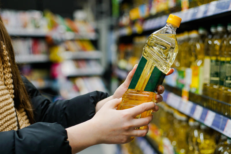   Raw milk ,   Seed oils ,   ‘No nitrates’ deli meats ,   Green powders ,   Nightshade vegetables ,   How to spot nutrition myths 