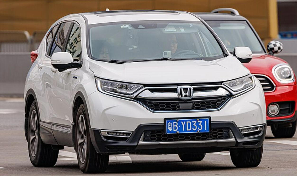 25. Honda CR-V, 24. Mazda CX-5, 23. Kia Sorento, 22. Nissan Pathfinder, 21. Ford Explorer, 20. Cadillac XT6, 18. Jeep Grand Cherokee, 17. Nissan Murano, 16. Volkswagen Tiguan, 15. Chevrolet Blazer, 14. Subaru Outback, 13. Honda Passport, 12. Kia Telluride, 11. Hyundai Santa Fe, 10. Chevrolet Equinox, 9. Buick Encore, 8. BMW X1, 7. BMW X6, 6. Lexus RX, 5. Lexus NX, 4. Toyota 4Runner, 3. Cadillac Escalade, 1. Chevrolet Traverse