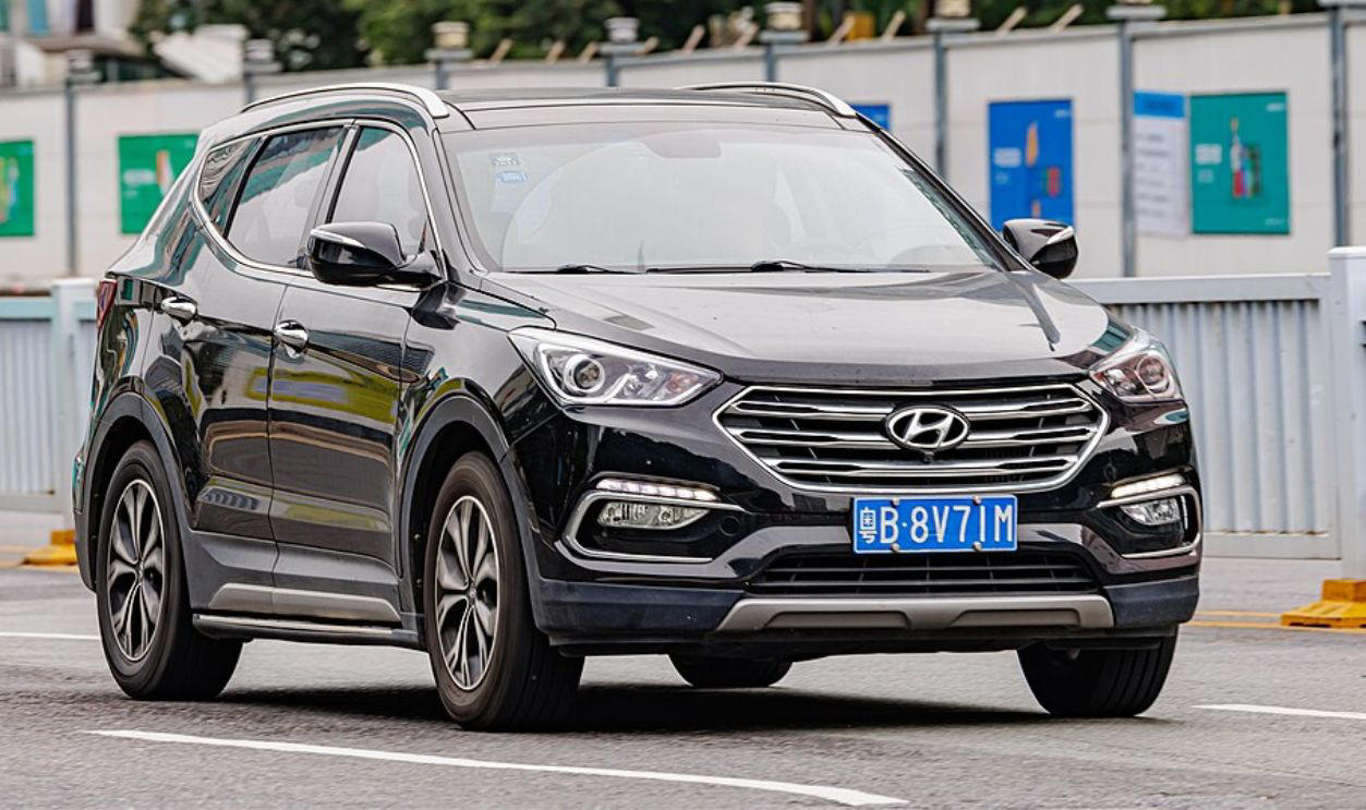 25. Honda CR-V, 24. Mazda CX-5, 23. Kia Sorento, 22. Nissan Pathfinder, 21. Ford Explorer, 20. Cadillac XT6, 18. Jeep Grand Cherokee, 17. Nissan Murano, 16. Volkswagen Tiguan, 15. Chevrolet Blazer, 14. Subaru Outback, 13. Honda Passport, 12. Kia Telluride, 11. Hyundai Santa Fe, 10. Chevrolet Equinox, 9. Buick Encore, 8. BMW X1, 7. BMW X6, 6. Lexus RX, 5. Lexus NX, 4. Toyota 4Runner, 3. Cadillac Escalade, 1. Chevrolet Traverse