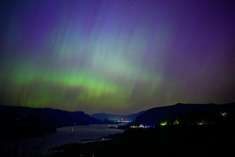 New study, Better adaptation, An enduring mystery, Shifting magnetic field, Auroras, sun particles, and heat, Linking it with other elements, Primitive sunscreen, Increased radiation, Other skills, Neanderthal extinction, Correlational