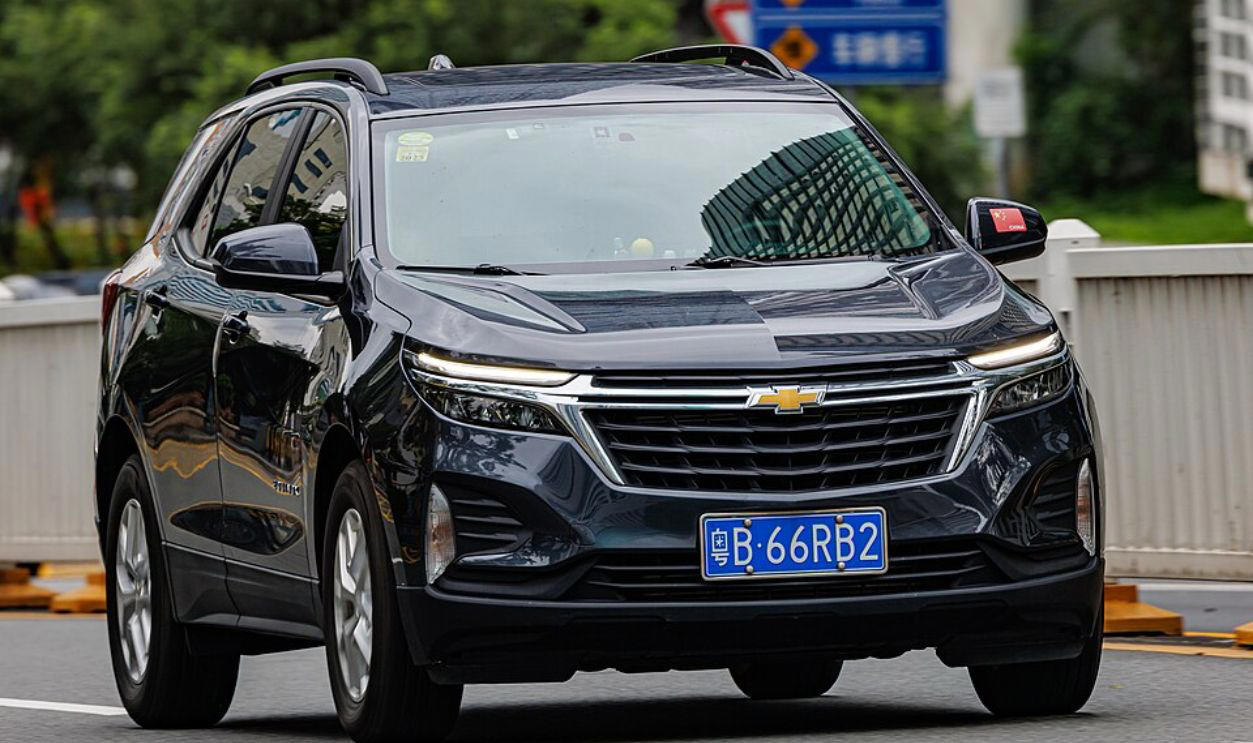 25. Honda CR-V, 24. Mazda CX-5, 23. Kia Sorento, 22. Nissan Pathfinder, 21. Ford Explorer, 20. Cadillac XT6, 18. Jeep Grand Cherokee, 17. Nissan Murano, 16. Volkswagen Tiguan, 15. Chevrolet Blazer, 14. Subaru Outback, 13. Honda Passport, 12. Kia Telluride, 11. Hyundai Santa Fe, 10. Chevrolet Equinox, 9. Buick Encore, 8. BMW X1, 7. BMW X6, 6. Lexus RX, 5. Lexus NX, 4. Toyota 4Runner, 3. Cadillac Escalade, 1. Chevrolet Traverse