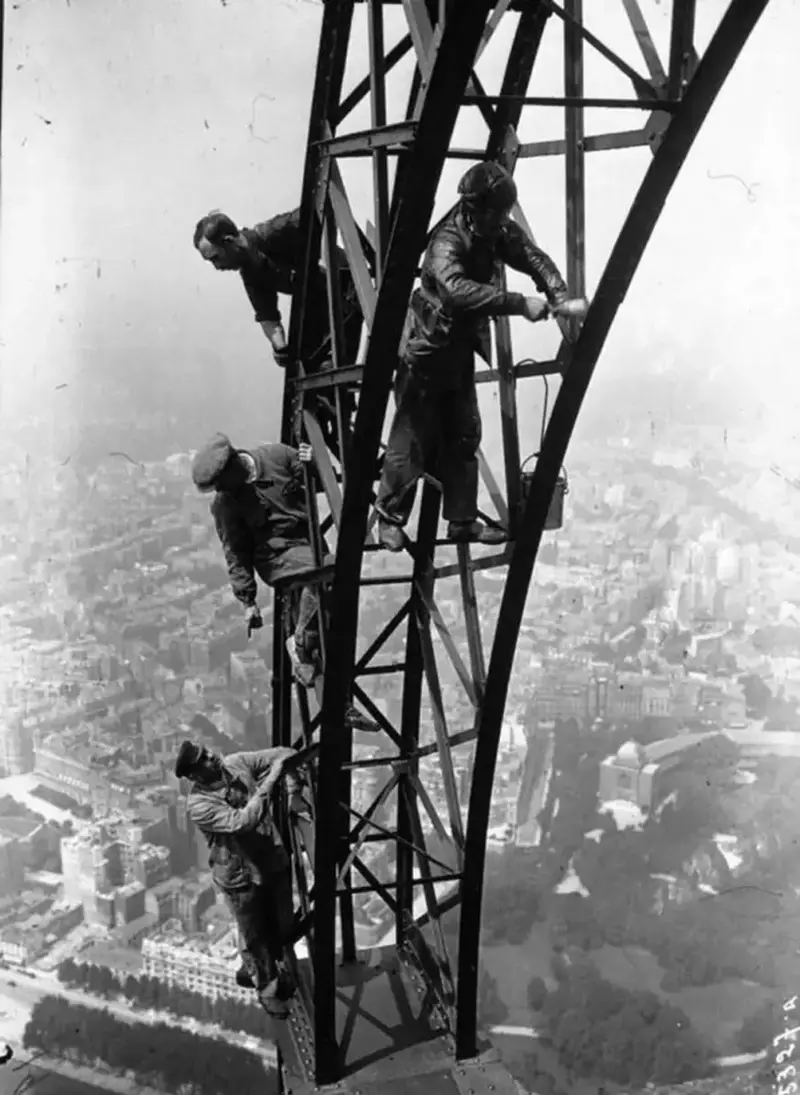 9. Painting the Eiffel Tower in 1932 1. A World War Veteran, 1932, 2. Jean Bugatti standing next to his Bugatti Royale, one of the seven he built, 1932, 3. This milkmaid is trying to get the pig off the road, Norway, 1932, 4. Joan Crawford, 1932, 5. Just a young girl and her dog, 1932, 6. Taking a break after their tennis match, Washington DC, 1932, 7. Charles Ebbets shooting his famous photo, Lunch atop a Skyscraper, 1932, 8. Rocking the fur coats and a Cadillac in Harlem, 1932, 9. Painting the Eiffel Tower in 1932, 10. Sitting in peace in NYC, 1932, 11. Driving a dynasphere, 1932, 12. Harpo Marx and Amelia Earhart on the set of Horse Feathers, 1932, 13. Jacob Rheuben Ehrlich (8 ft 6 in) walking the Chicago streets with kids, 1932, 14. Sitting on a truck, playing her guitar in Amarillo, Texas, 1932, 15. A family portrait in Poland, 1932, 16. A colorized portrait of Amelia Earhart, 1932, 17. A woman bringing her pet cat to have a cup of tea, 18. Charles C. Ebbets snapping photos on a skyscraper, 1932, 19. Young Love, 1932, 20. Stan Laurel and Oliver Hardy taking a break from filming, 1932, 21. Fighting their way through the snow, 1932, 22. Taking an extremely unsafe nap, 1932, 23. Street fashion in Japan, 1932, 24. This is what packing for a camping trip looked like in 1932