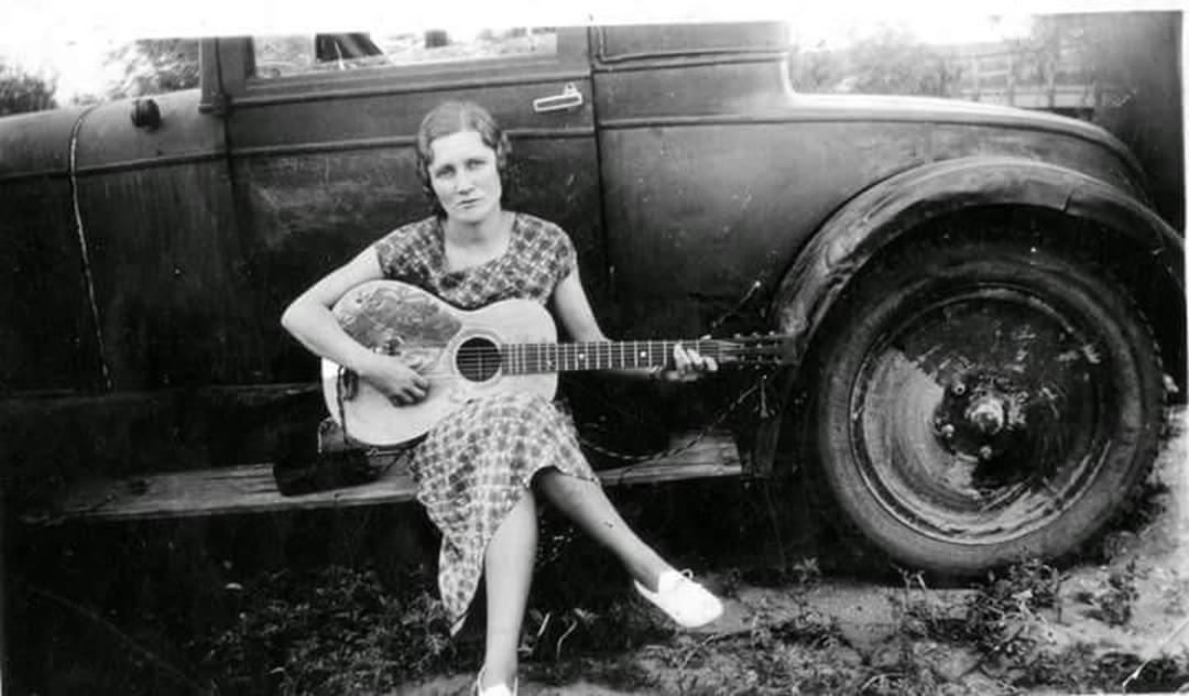 14. Sitting on a truck, playing her guitar in Amarillo, Texas, 1932 1. A World War Veteran, 1932, 2. Jean Bugatti standing next to his Bugatti Royale, one of the seven he built, 1932, 3. This milkmaid is trying to get the pig off the road, Norway, 1932, 4. Joan Crawford, 1932, 5. Just a young girl and her dog, 1932, 6. Taking a break after their tennis match, Washington DC, 1932, 7. Charles Ebbets shooting his famous photo, Lunch atop a Skyscraper, 1932, 8. Rocking the fur coats and a Cadillac in Harlem, 1932, 9. Painting the Eiffel Tower in 1932, 10. Sitting in peace in NYC, 1932, 11. Driving a dynasphere, 1932, 12. Harpo Marx and Amelia Earhart on the set of Horse Feathers, 1932, 13. Jacob Rheuben Ehrlich (8 ft 6 in) walking the Chicago streets with kids, 1932, 14. Sitting on a truck, playing her guitar in Amarillo, Texas, 1932, 15. A family portrait in Poland, 1932, 16. A colorized portrait of Amelia Earhart, 1932, 17. A woman bringing her pet cat to have a cup of tea, 18. Charles C. Ebbets snapping photos on a skyscraper, 1932, 19. Young Love, 1932, 20. Stan Laurel and Oliver Hardy taking a break from filming, 1932, 21. Fighting their way through the snow, 1932, 22. Taking an extremely unsafe nap, 1932, 23. Street fashion in Japan, 1932, 24. This is what packing for a camping trip looked like in 1932