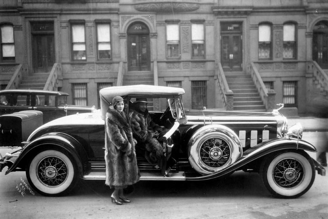 8. Rocking the fur coats and a Cadillac in Harlem, 1932 1. A World War Veteran, 1932, 2. Jean Bugatti standing next to his Bugatti Royale, one of the seven he built, 1932, 3. This milkmaid is trying to get the pig off the road, Norway, 1932, 4. Joan Crawford, 1932, 5. Just a young girl and her dog, 1932, 6. Taking a break after their tennis match, Washington DC, 1932, 7. Charles Ebbets shooting his famous photo, Lunch atop a Skyscraper, 1932, 8. Rocking the fur coats and a Cadillac in Harlem, 1932, 9. Painting the Eiffel Tower in 1932, 10. Sitting in peace in NYC, 1932, 11. Driving a dynasphere, 1932, 12. Harpo Marx and Amelia Earhart on the set of Horse Feathers, 1932, 13. Jacob Rheuben Ehrlich (8 ft 6 in) walking the Chicago streets with kids, 1932, 14. Sitting on a truck, playing her guitar in Amarillo, Texas, 1932, 15. A family portrait in Poland, 1932, 16. A colorized portrait of Amelia Earhart, 1932, 17. A woman bringing her pet cat to have a cup of tea, 18. Charles C. Ebbets snapping photos on a skyscraper, 1932, 19. Young Love, 1932, 20. Stan Laurel and Oliver Hardy taking a break from filming, 1932, 21. Fighting their way through the snow, 1932, 22. Taking an extremely unsafe nap, 1932, 23. Street fashion in Japan, 1932, 24. This is what packing for a camping trip looked like in 1932