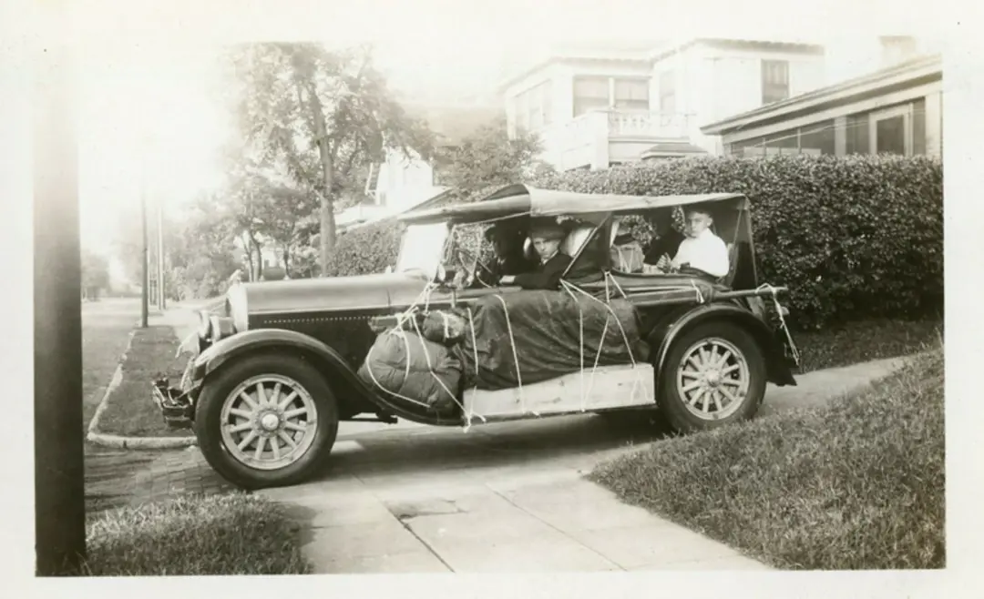 1. A World War Veteran, 1932, 2. Jean Bugatti standing next to his Bugatti Royale, one of the seven he built, 1932, 3. This milkmaid is trying to get the pig off the road, Norway, 1932, 4. Joan Crawford, 1932, 5. Just a young girl and her dog, 1932, 6. Taking a break after their tennis match, Washington DC, 1932, 7. Charles Ebbets shooting his famous photo, Lunch atop a Skyscraper, 1932, 8. Rocking the fur coats and a Cadillac in Harlem, 1932, 9. Painting the Eiffel Tower in 1932, 10. Sitting in peace in NYC, 1932, 11. Driving a dynasphere, 1932, 12. Harpo Marx and Amelia Earhart on the set of Horse Feathers, 1932, 13. Jacob Rheuben Ehrlich (8 ft 6 in) walking the Chicago streets with kids, 1932, 14. Sitting on a truck, playing her guitar in Amarillo, Texas, 1932, 15. A family portrait in Poland, 1932, 16. A colorized portrait of Amelia Earhart, 1932, 17. A woman bringing her pet cat to have a cup of tea, 18. Charles C. Ebbets snapping photos on a skyscraper, 1932, 19. Young Love, 1932, 20. Stan Laurel and Oliver Hardy taking a break from filming, 1932, 21. Fighting their way through the snow, 1932, 22. Taking an extremely unsafe nap, 1932, 23. Street fashion in Japan, 1932, 24. This is what packing for a camping trip looked like in 1932