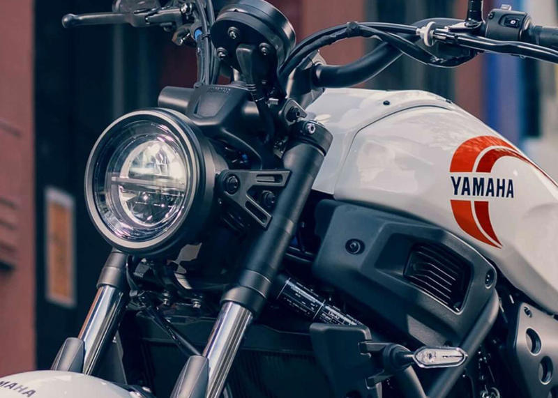 ヤマハ「XSR700 ABS」2025年モデルの特徴, ヤマハ「XSR700 ABS」2025年モデルのカラー・人気投票, ヤマハ「XSR700 ABS」2025年モデルの主なスペック・燃費・製造国・価格, ヤマハ「XSR700 ABS」関連のおすすめ記事