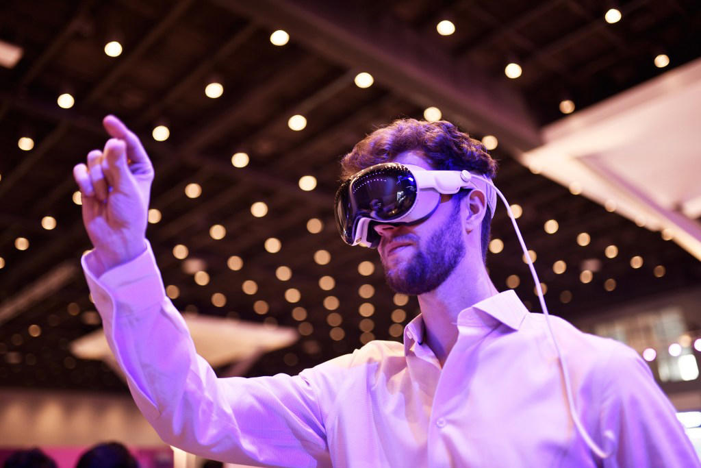 What else is Apple working on? What are Apple’s smart glasses?, What else is Apple working on?, Will the iPhone have a new design?, What about a flip phone?