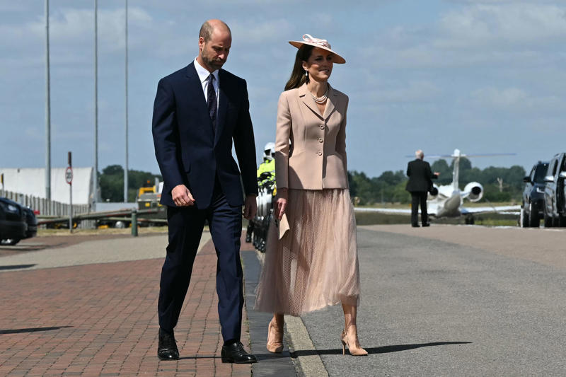 Key Points, Camilla wears Queen Elizabeth II’s sapphire suite, Mick Jagger and Elton John top star-studded guest list for state banquet, Kate and William pictured smiling together outside in gardens of Windsor, Highlights from day one of Macron's state visit, Royal family speaks of 'L’Entente Cordiale in the Kitchens!', Macron presses for recognition of Palestine as ‘only path to peace’, King set to emphasise 'multitude of complex threats' facing Britain and France, Starmer and Macron lay wreaths by Churchill statue and face hecklers, Kate to attend first state banquet in two years, President lays wreath, Analysis: Migration and Donald Trump set to add frisson to discussions, Watch: Macron jokes Bayeaux Tapestry loan took longer to deliver than Brexit, We must reduce reliance on China and US, Macron warns, UK and France will save Europe by example, French leader says, We must protect international order, Macron says, Watch: Macron says France and UK ‘must fix illegal migration burden’, Standing ovation for president, Macron calls for opportunities for young for virtual exchanges, Analysis: Macron promises ‘closest cooperation’ on migration - but something is missing, Macron calls for cooperation with other nations to curb illegal migration, Democracy attacked daily, says Macron, Macron calls for state of Palestine to be recognised, We will never abandon Ukraine, says Macron, Analysis: Macron’s warmth to “dear Keir” on display, Macron thanks Starmer, Applause for Macron, King invites guests to drink Louis XIII cognac, Lords and MPs gather to hear Macron in Parliament, Bayeux Tapestry to be loaned to England for first time, Pomp, pageantry and politesse greet French president, Macrons view royal collection, King to tell Macron: No fortress can shield us from threats, UK-France relationship as strong as ever, PM says, King and Macron share warm moment amid pomp-filled Windsor welcome, King experiences burst blood vessel in eye, King, Queen and the Macrons ride together through Windsor, King and Queen warmly welcome Macrons, King and Queen await the Macrons, King and Macron to ride together through Windsor in historic carriage procession, The pomp and pageantry of Macron's state visit, Kate and William at RAF Northolt to welcome Macron, Pictured | Police in Windsor prepare for Macron's visit, Windsor Castle prepares for French guests, Labour billionaire backer John Caudwell ‘nervous’ about Starmer after winter fuel ‘fiasco’, Davey urges Starmer and Macron to unite against Trump's tariffs, Recap | French police ‘slash small boats with knives’ to prevent Channel crossings, Breaking | Norman Tebbit, prominent minister in Thatcher government dies aged 94, How many small boats crossings have there been this year?, Welcome to The Independent's live politics coverage