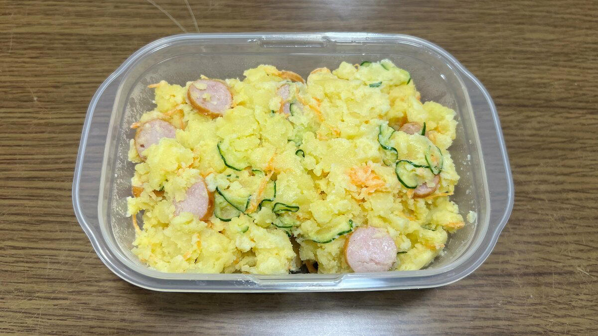 節約上手がお米の「代用食材」を紹介, 1：幅広い料理に使える「小麦粉」, 2：安いときにまとめ買いできる「パスタ」, 3：レンジで手軽に調理できる「ジャガイモ」, 4：ひとりランチのお供にも最適な「うどん」, 5：朝食におやつに大活躍の「食パン」