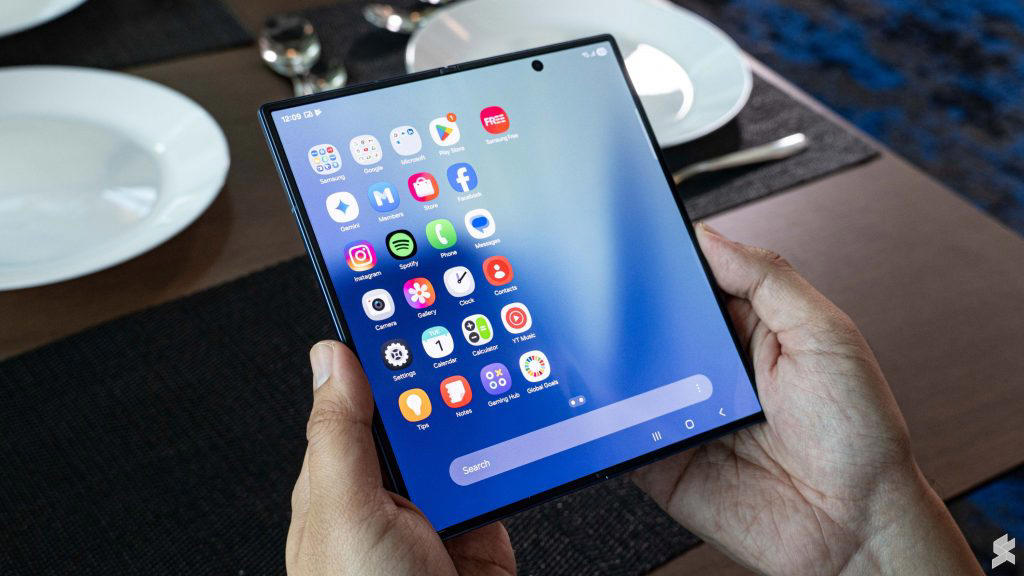 Larger screens inside and out, New hinge and durability upgrades, No more S Pen support, Snapdragon 8 Elite with same old battery capacity, First 200MP camera on a Fold, Galaxy AI gets more powerful, Samsung Galaxy Z Fold 7 colours and Malaysia Pricing