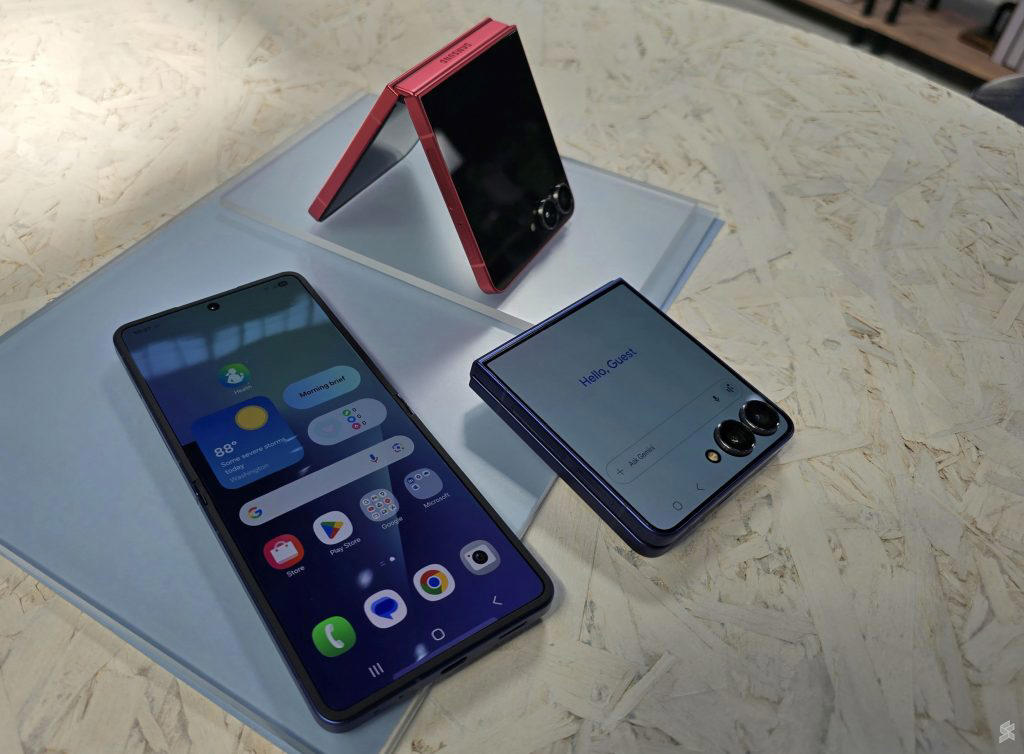 Edge-to-edge 4.1” cover screen with slimmer bezels, Bigger 6.9” inner screen, thinner build and improved durability, Larger 4,300mAh battery, Exynos 2500 and Samsung DeX, Dual cameras with ProVisual Engine and upgraded cover UI, Samsung Galaxy Z Flip 7 Malaysia: Colours and Pricing