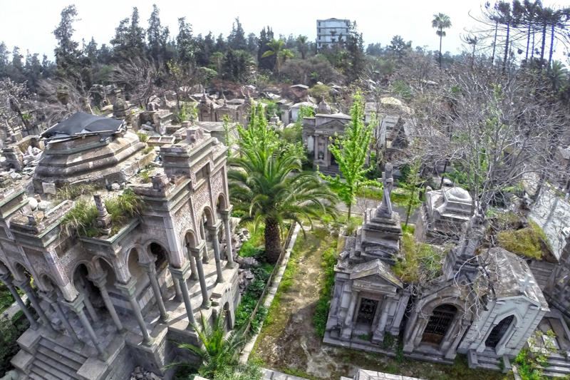 Everyone dies A disaster scenario, Less than a century, A collapse of society, Seven to eight decades, A general scarcity, Unmet needs, Everyone dies, From growth to decline, The effects of a disappearance